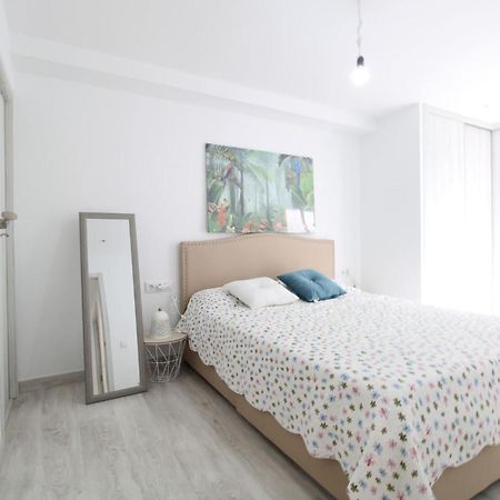 Appartamento Apartamento en la playa a un paso de la casa museo Blasco Ibáñez Valenza Esterno foto